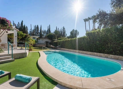 CONTEMPORARY FAMILY VILLA WITH SEA BREEZES AND PRIME CONNECTIVITY IN EL ROSARIO