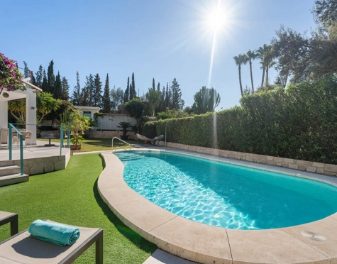 Villa for sale in El Rosario, Marbella Este