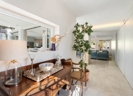 CONTEMPORARY FAMILY VILLA WITH SEA BREEZES AND PRIME CONNECTIVITY IN EL ROSARIO