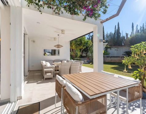 Villa for sale in El Rosario, Marbella Este