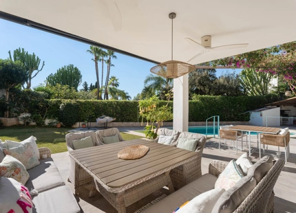 CONTEMPORARY FAMILY VILLA WITH SEA BREEZES AND PRIME CONNECTIVITY IN EL ROSARIO