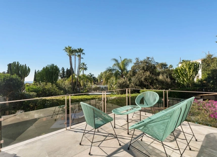 CONTEMPORARY FAMILY VILLA WITH SEA BREEZES AND PRIME CONNECTIVITY IN EL ROSARIO
