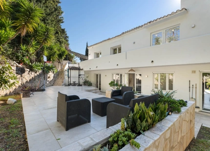 CONTEMPORARY FAMILY VILLA WITH SEA BREEZES AND PRIME CONNECTIVITY IN EL ROSARIO