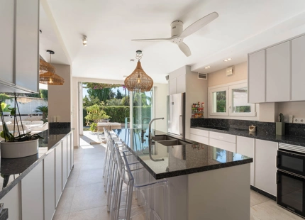 CONTEMPORARY FAMILY VILLA WITH SEA BREEZES AND PRIME CONNECTIVITY IN EL ROSARIO