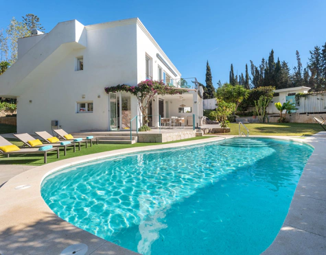Villa for sale in El Rosario, Marbella Este