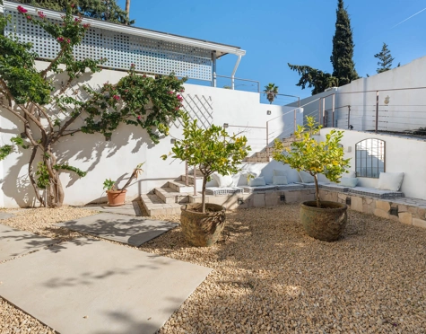 Villa for sale in El Rosario, Marbella Este