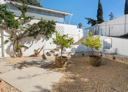 CONTEMPORARY FAMILY VILLA WITH SEA BREEZES AND PRIME CONNECTIVITY IN EL ROSARIO