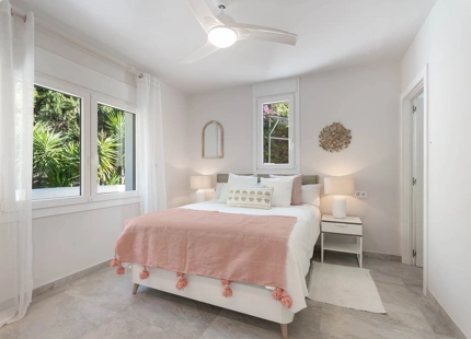 CONTEMPORARY FAMILY VILLA WITH SEA BREEZES AND PRIME CONNECTIVITY IN EL ROSARIO