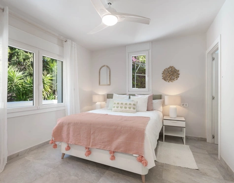 Villa for sale in El Rosario, Marbella Este