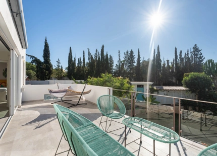 CONTEMPORARY FAMILY VILLA WITH SEA BREEZES AND PRIME CONNECTIVITY IN EL ROSARIO