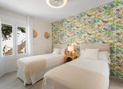 CONTEMPORARY FAMILY VILLA WITH SEA BREEZES AND PRIME CONNECTIVITY IN EL ROSARIO