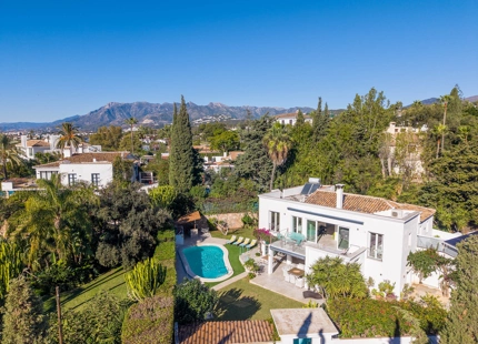 CONTEMPORARY FAMILY VILLA WITH SEA BREEZES AND PRIME CONNECTIVITY IN EL ROSARIO