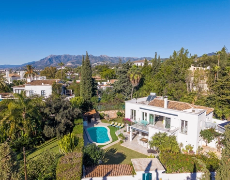 Villa for sale in El Rosario, Marbella Este