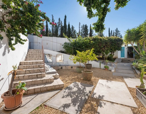 Villa for sale in El Rosario, Marbella Este