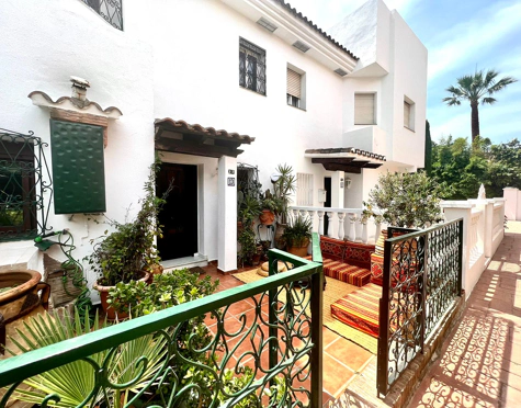 Town House for sale in Estepona East