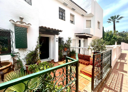 Modern town house with private pool and garden in Estepona East
