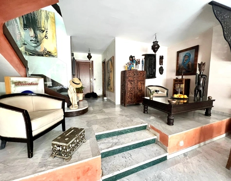 Town House for sale in Estepona East