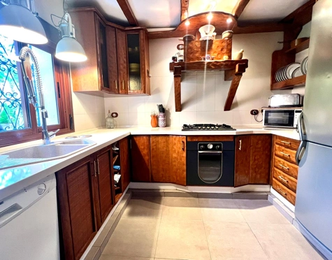 Town House for sale in Estepona East