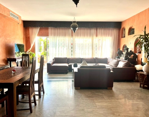 Town House for sale in Estepona East