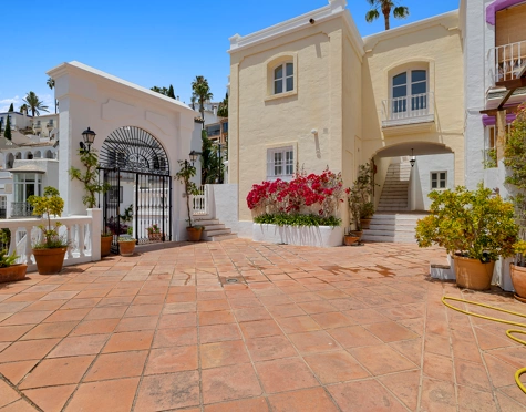 CHARMING TOWNHOUSE FOR SALE IN LA HEREDIA, BENAHAVIS