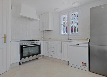 CHARMING TOWNHOUSE FOR SALE IN LA HEREDIA, BENAHAVIS