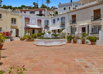 CHARMING TOWNHOUSE FOR SALE IN LA HEREDIA, BENAHAVIS