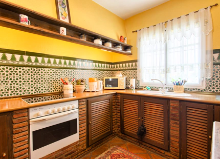 CHARMING TOWNHOUSE WITH PANORAMIC VIEWS IN BENAHAVÍS PUEBLO