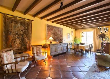 CHARMING TOWNHOUSE WITH PANORAMIC VIEWS IN BENAHAVÍS PUEBLO