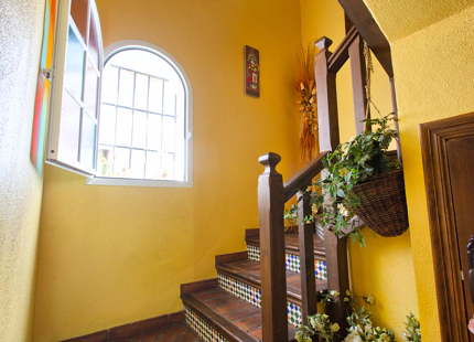 CHARMING TOWNHOUSE WITH PANORAMIC VIEWS IN BENAHAVÍS PUEBLO