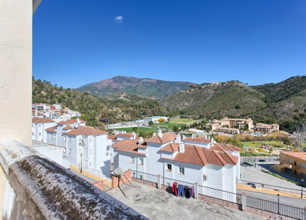 CHARMING TOWNHOUSE WITH PANORAMIC VIEWS IN BENAHAVÍS PUEBLO