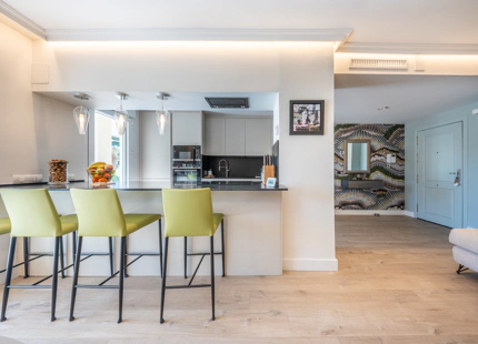 REFURBISHED APARTMENT WITH EXPANSIVE TERRACE FOR SALE IN NUEVA ANDALUCÍA