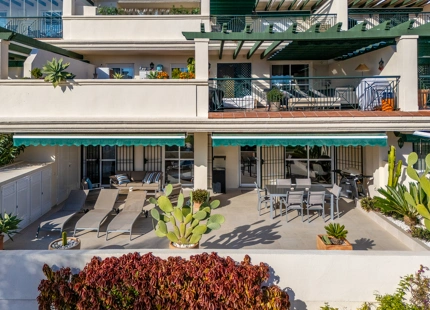 REFURBISHED APARTMENT WITH EXPANSIVE TERRACE FOR SALE IN NUEVA ANDALUCÍA