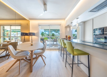 REFURBISHED APARTMENT WITH EXPANSIVE TERRACE FOR SALE IN NUEVA ANDALUCÍA