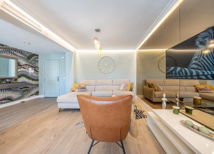 REFURBISHED APARTMENT WITH EXPANSIVE TERRACE FOR SALE IN NUEVA ANDALUCÍA
