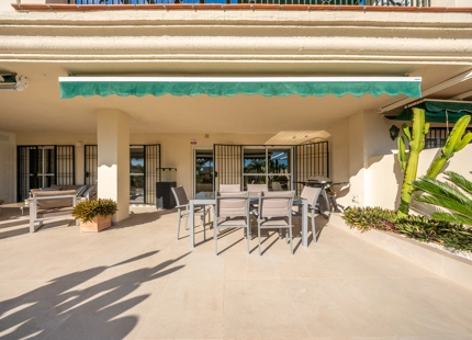 REFURBISHED APARTMENT WITH EXPANSIVE TERRACE FOR SALE IN NUEVA ANDALUCÍA
