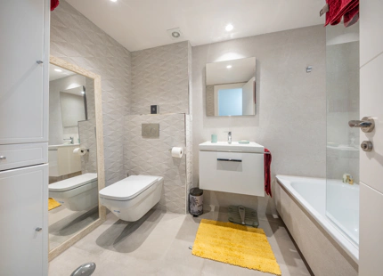 REFURBISHED APARTMENT WITH EXPANSIVE TERRACE FOR SALE IN NUEVA ANDALUCÍA