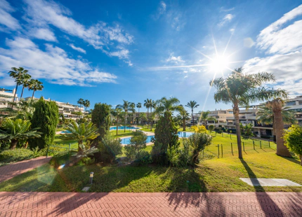 REFURBISHED APARTMENT WITH EXPANSIVE TERRACE FOR SALE IN NUEVA ANDALUCÍA