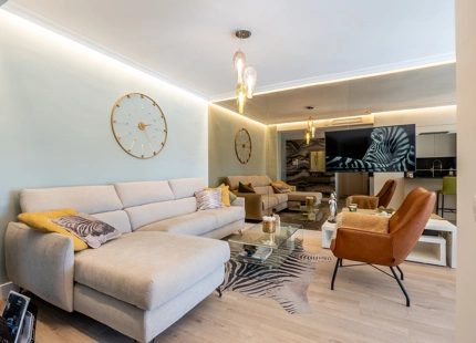 REFURBISHED APARTMENT WITH EXPANSIVE TERRACE FOR SALE IN NUEVA ANDALUCÍA