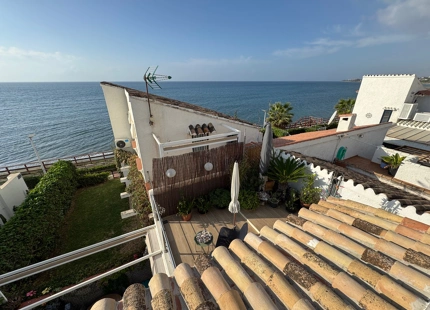 BEACHFRONT TOWNHOUSE FOR SALE ON ESTEPONA’S NEW GOLDEN MILE