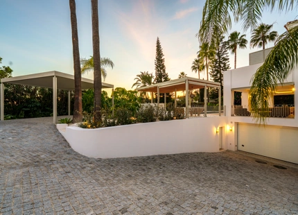 MODERN MEDITERRANEAN VILLA WITH PANORAMIC SEA VIEWS IN LA QUINTA