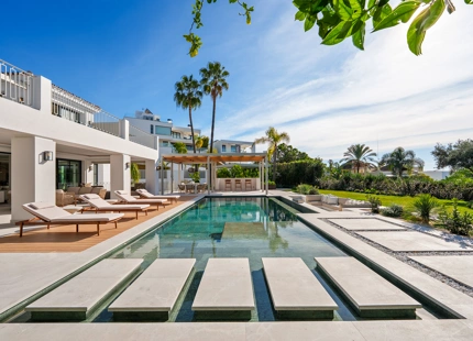 MODERN MEDITERRANEAN VILLA WITH PANORAMIC SEA VIEWS IN LA QUINTA