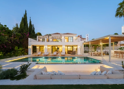 MODERN MEDITERRANEAN VILLA WITH PANORAMIC SEA VIEWS IN LA QUINTA