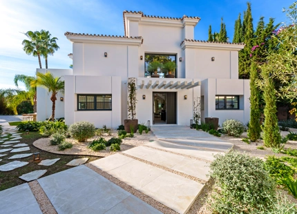 MODERN MEDITERRANEAN VILLA WITH PANORAMIC SEA VIEWS IN LA QUINTA