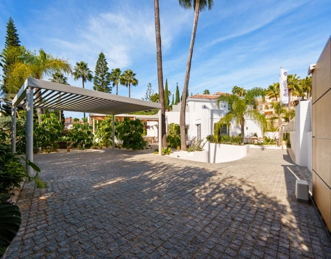 Villa for sale in La Quinta, Benahavis