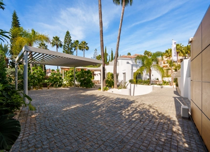 MODERN MEDITERRANEAN VILLA WITH PANORAMIC SEA VIEWS IN LA QUINTA
