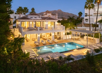 MODERN MEDITERRANEAN VILLA WITH PANORAMIC SEA VIEWS IN LA QUINTA