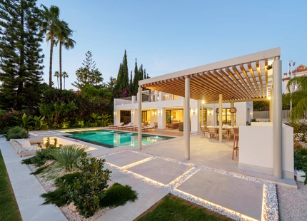 MODERN MEDITERRANEAN VILLA WITH PANORAMIC SEA VIEWS IN LA QUINTA