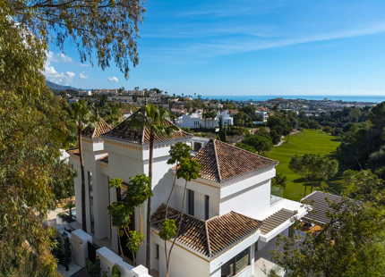 FRONTLINE GOLF VILLA WITH PANORAMIC SEA VIEWS IN LA QUINTA