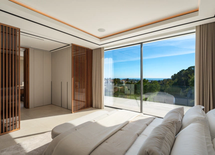 FRONTLINE GOLF VILLA WITH PANORAMIC SEA VIEWS IN LA QUINTA