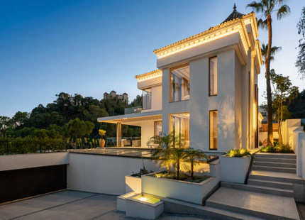 FRONTLINE GOLF VILLA WITH PANORAMIC SEA VIEWS IN LA QUINTA